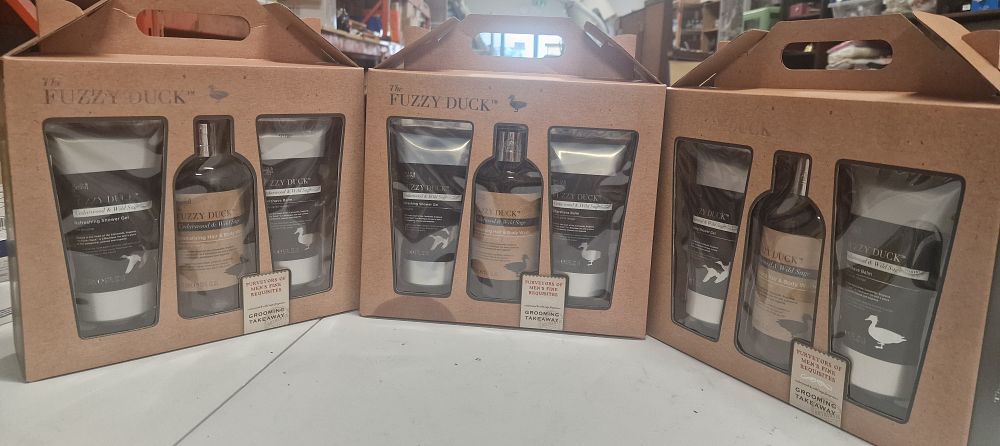 Lot 177: 3 Fuzzy Duck Men's Grooming Gift Sets