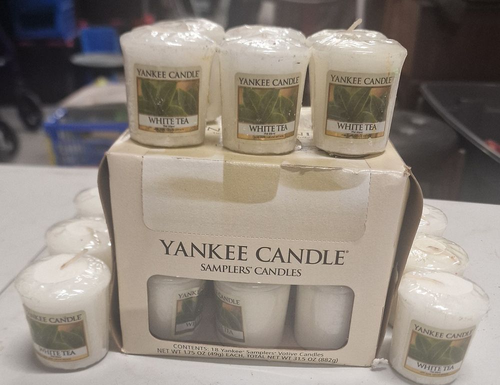 Lot 181: 30 White Tea Yankee Candles