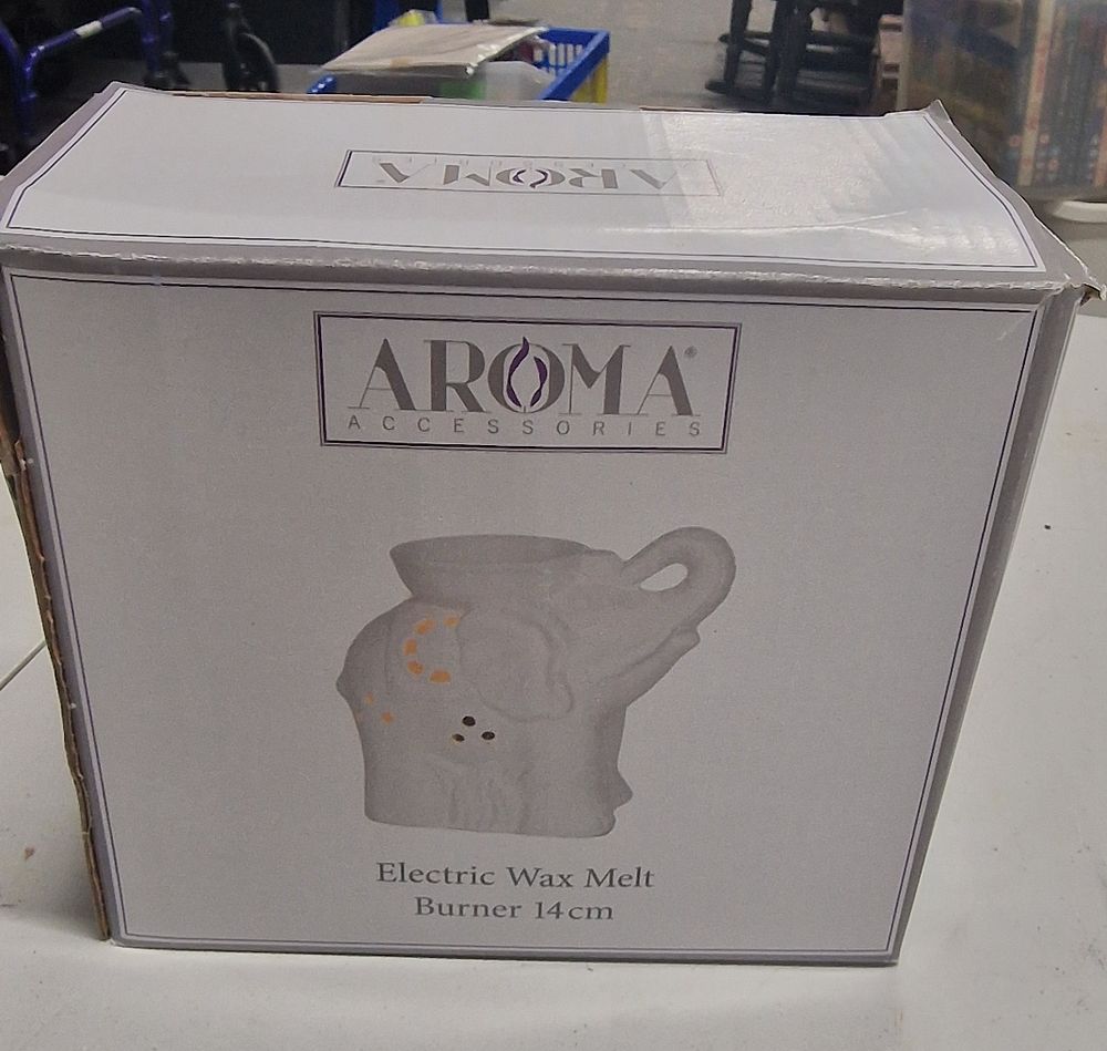 Lot 184: Boxed Aroma Elephant Electric Wax Melt Burner