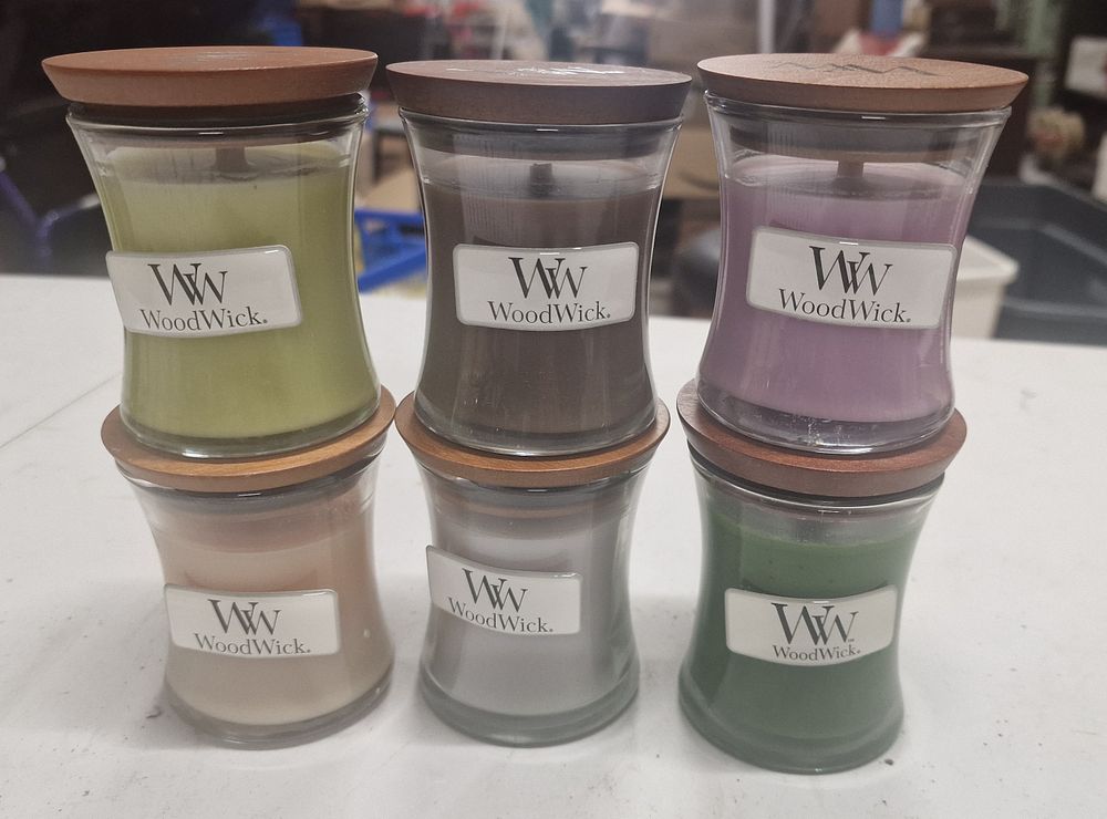 Lot 199: 6 WoodWick Candles