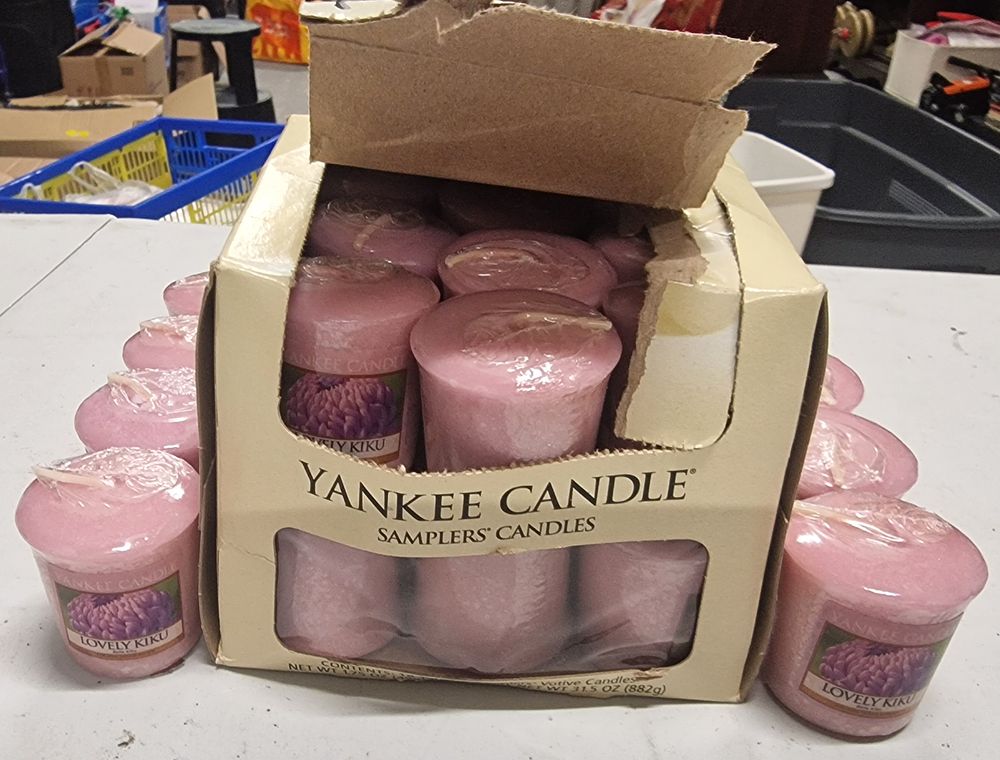 Lot 200: 26 Yankee Candles