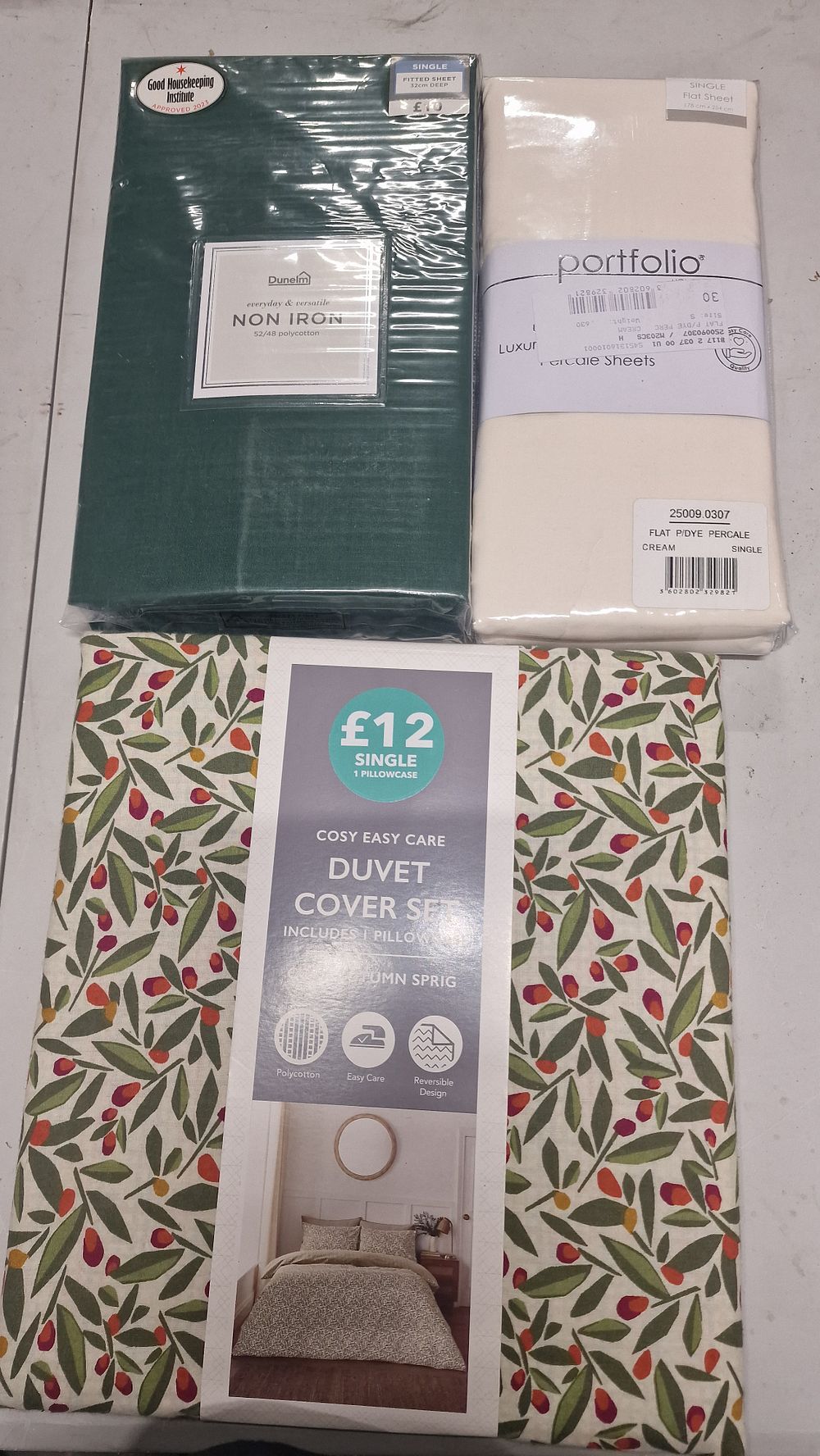 Lot 211: Selection of Bedding