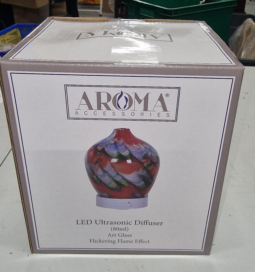 Lot 223: Aroma Art Glass Led Ultrasonic Diffuser