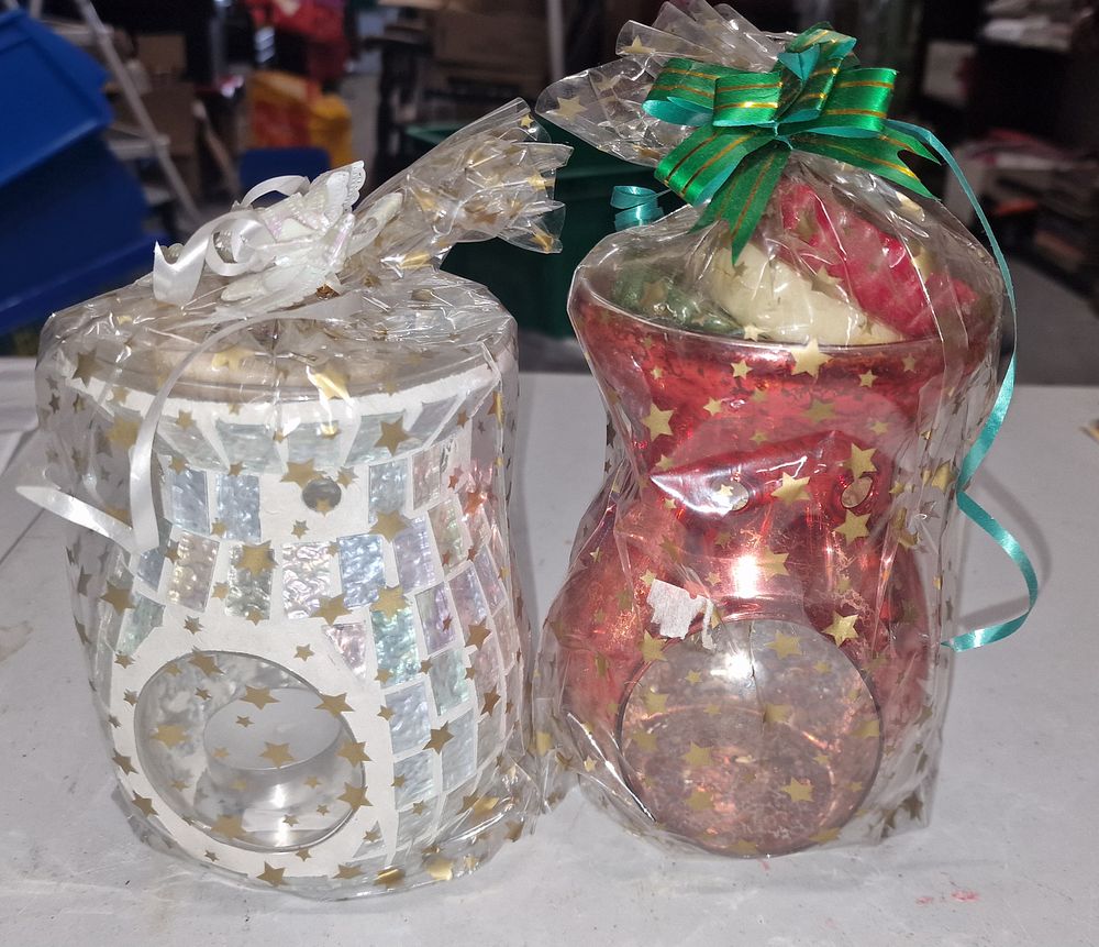 Lot 232: 2 Gift wrapped Wax Melt Burners And Melts