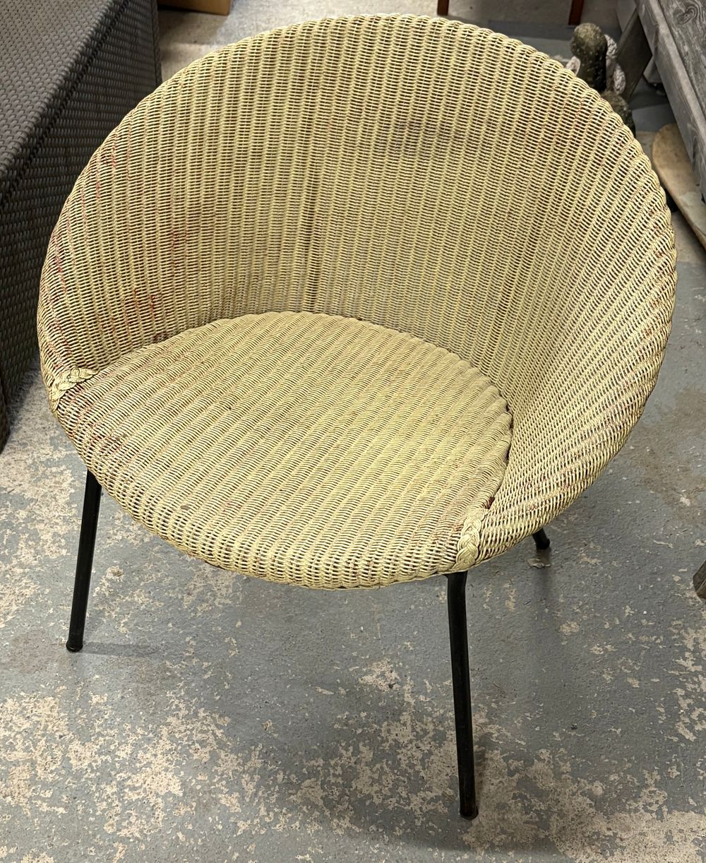 Lot 158: Vintage Lloyd Loom Lusty Chair
