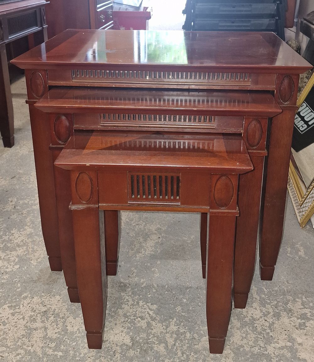 Lot 172: Best Of 3 Tables