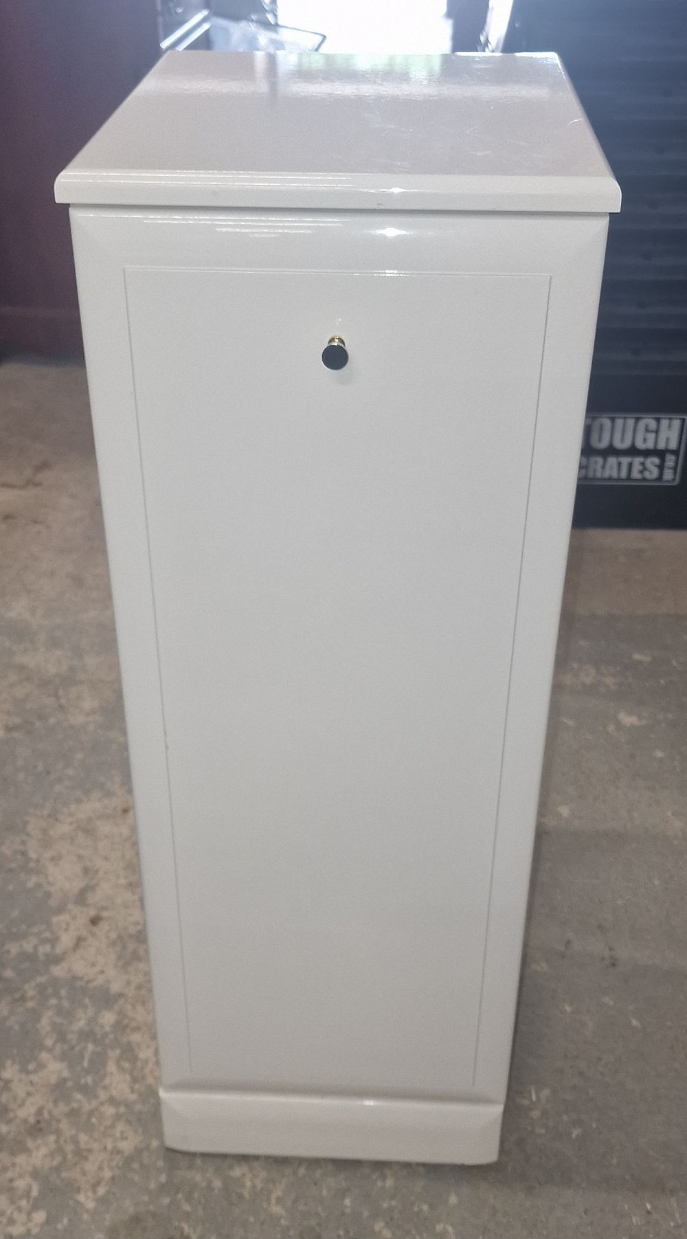 Lot 175: White High Gloss Bathroom Cabe