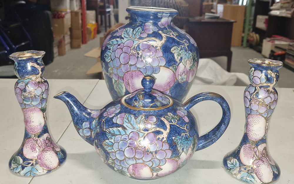 Lot 183: 4 Piece Chinese Toyo Porcelain Set