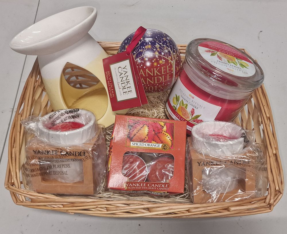Lot 151: Yankee Candle Hamper