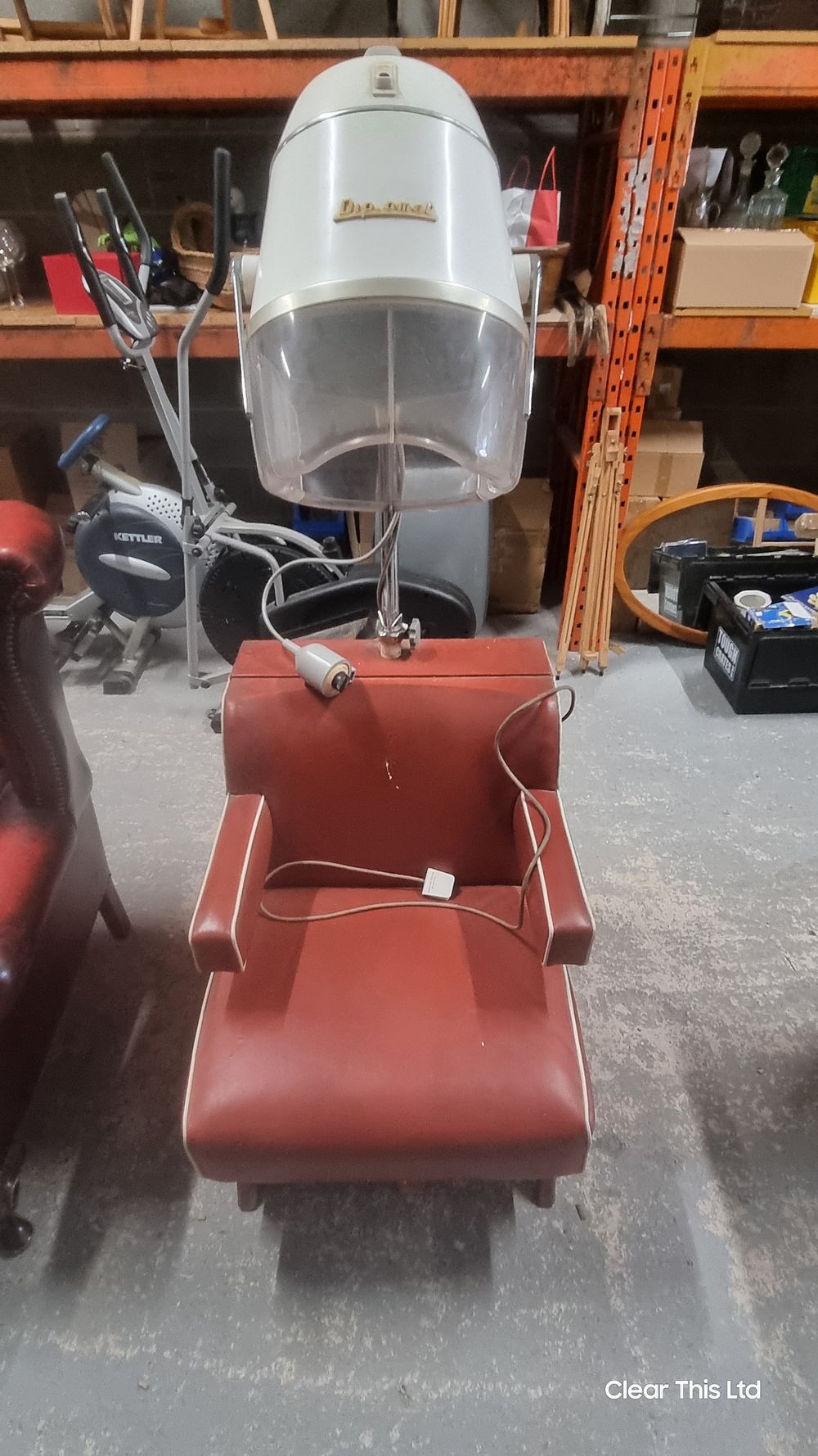 Lot 196: Vintage hairdresser chair