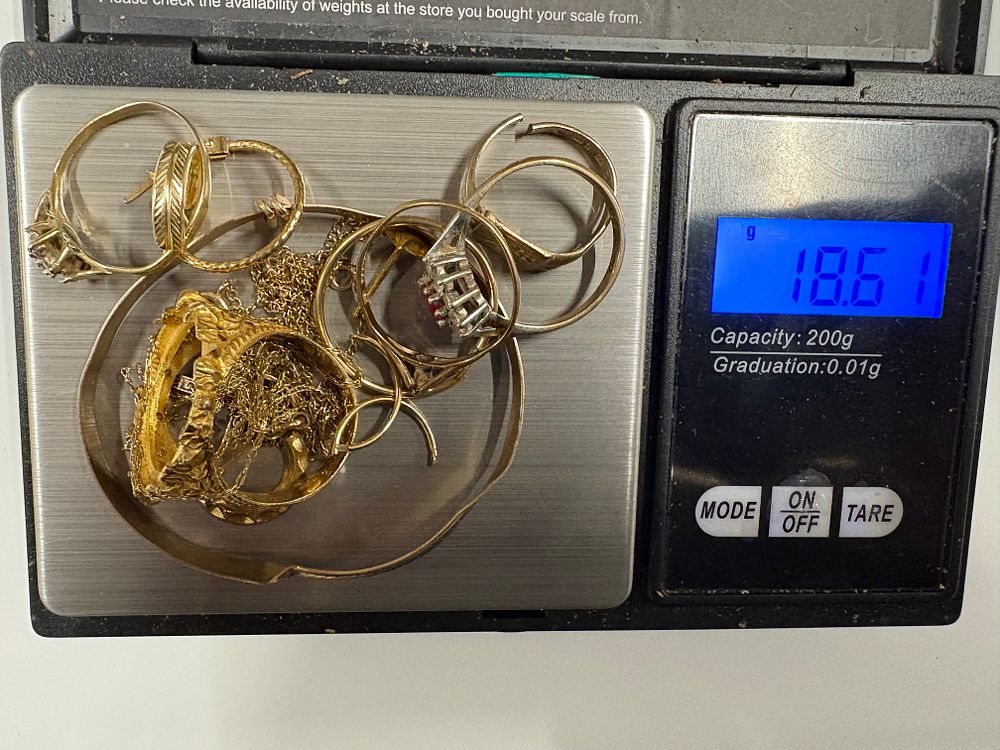 Lot 205: Scrap 9 Carat Gold