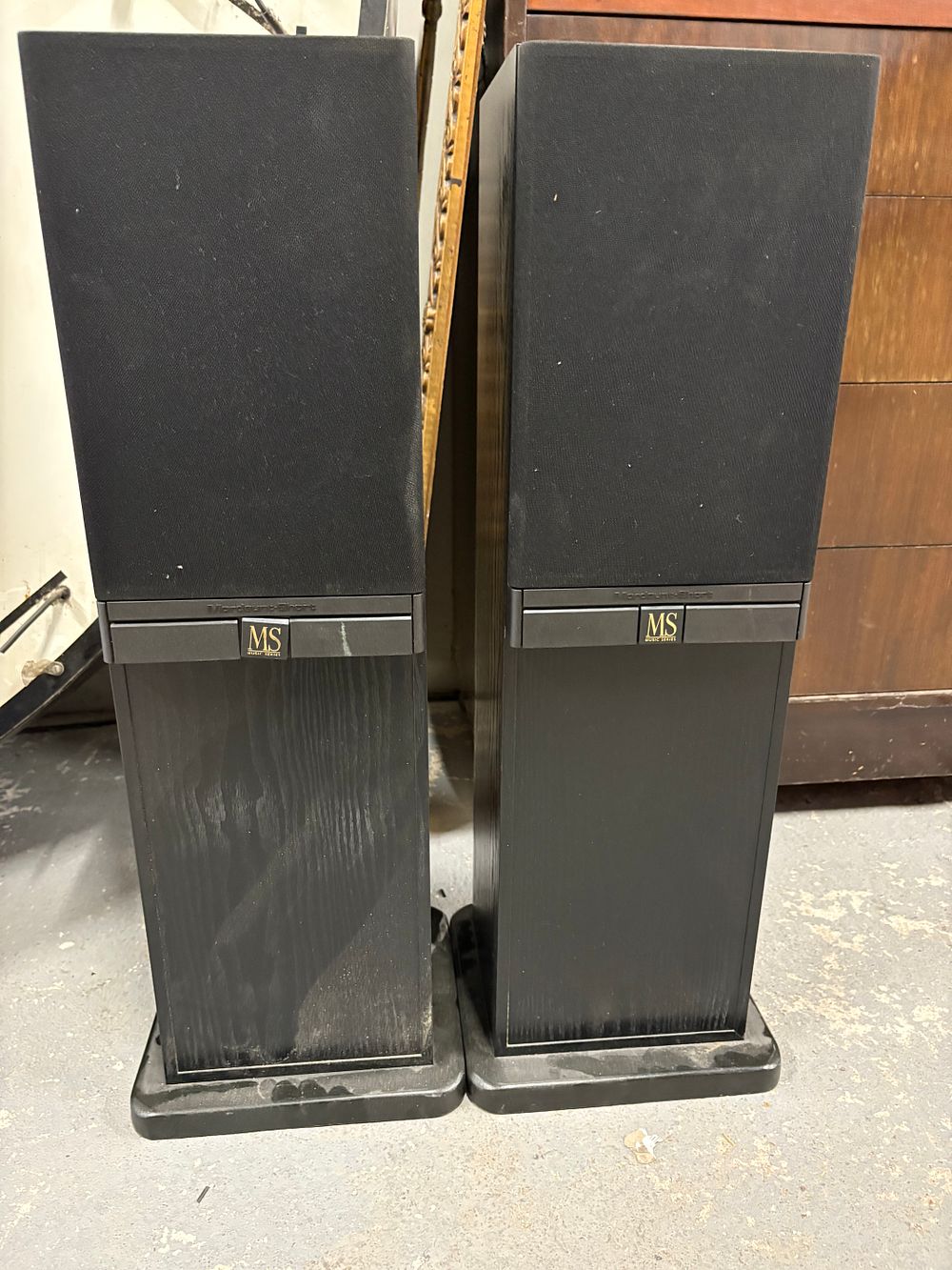 Lot 9a: Pair of MS 25i Speakers