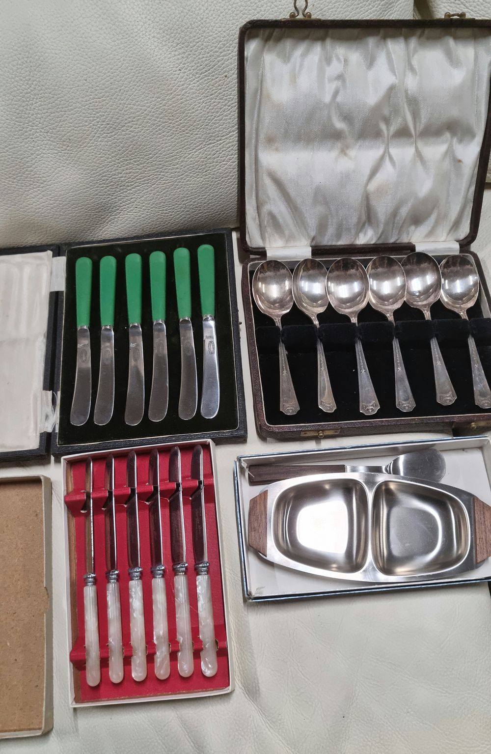 Lot 190: Mixed selection of boxed Cutlery