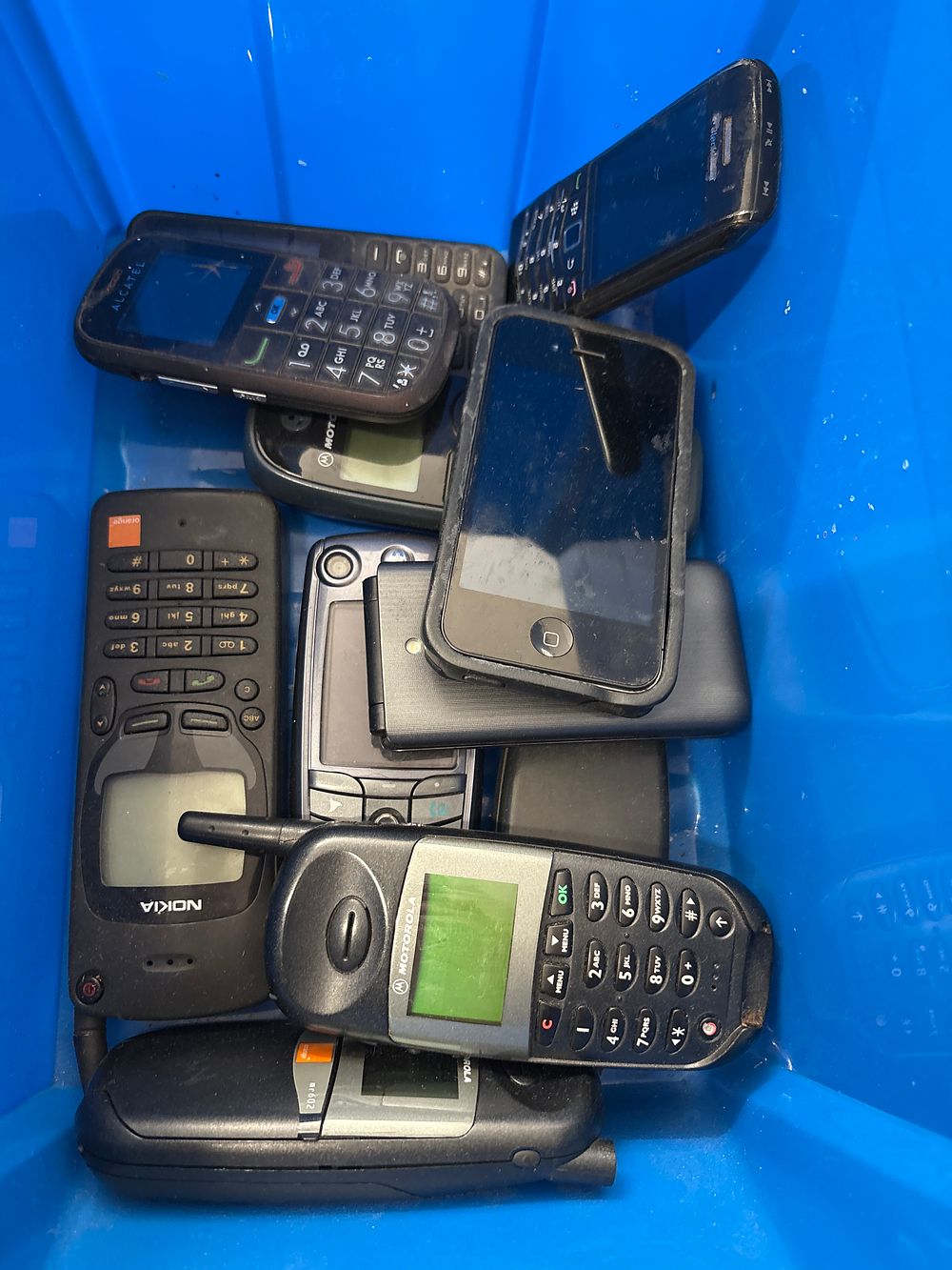 Lot 195: Box of old mobile phones