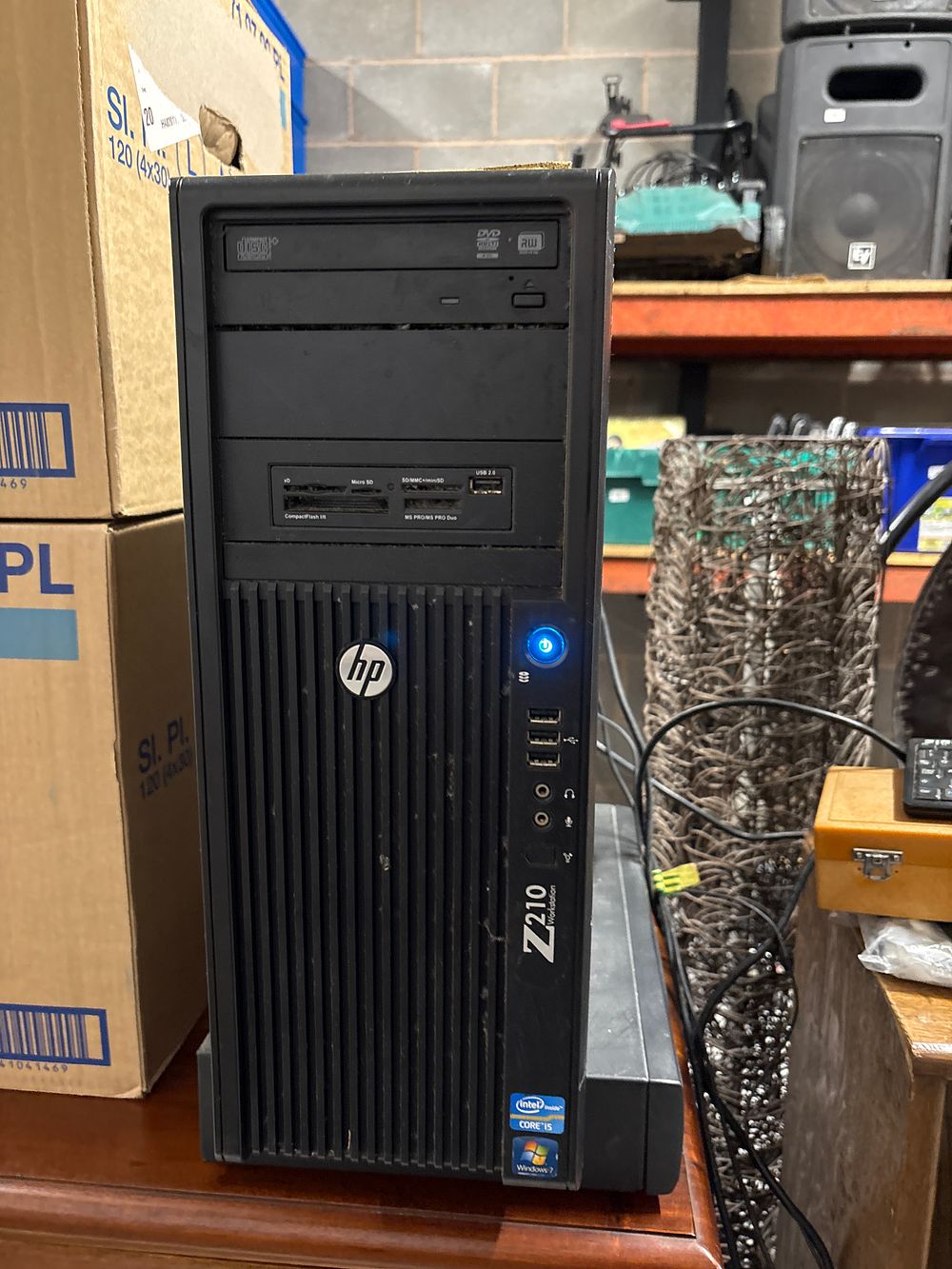 Lot 198: Windows 10 pro HP DESKTOP Computer.