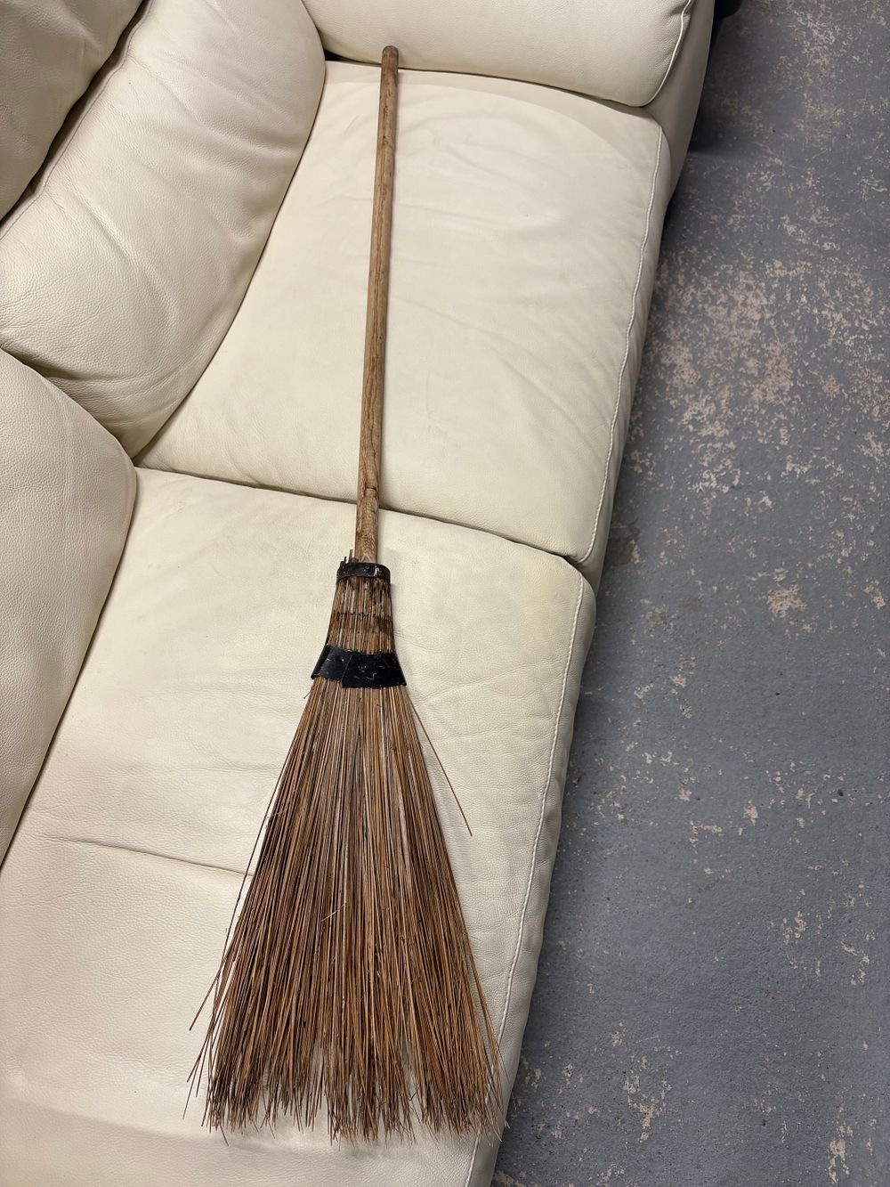 Lot 223: Old Broom Stick