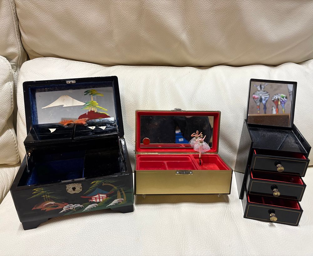 Lot 52a: Three Jewellery Boxes