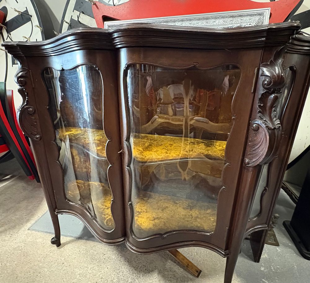 Lot 7a: Antique Display Cabinet With Key