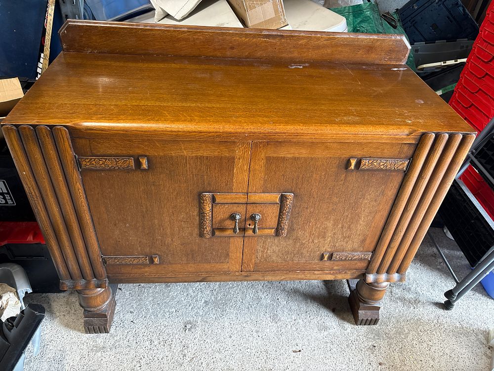 Lot 107a: Old Oak Sideboard with 3 interior drawers