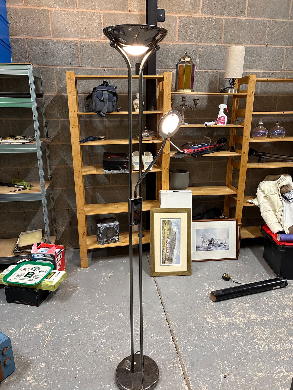 Lot 7: Dimmable Uplighter With Flexible Reading Light