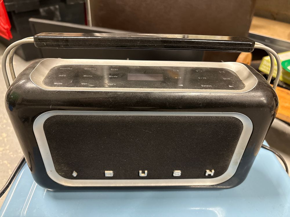 Lot 145: Bush DAB / FM RADIO