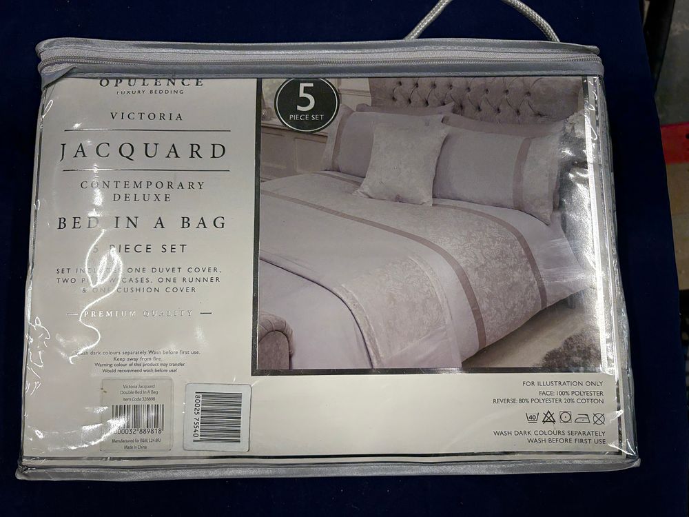 Lot 164: New Opulence Luxury Bedding Set . Double