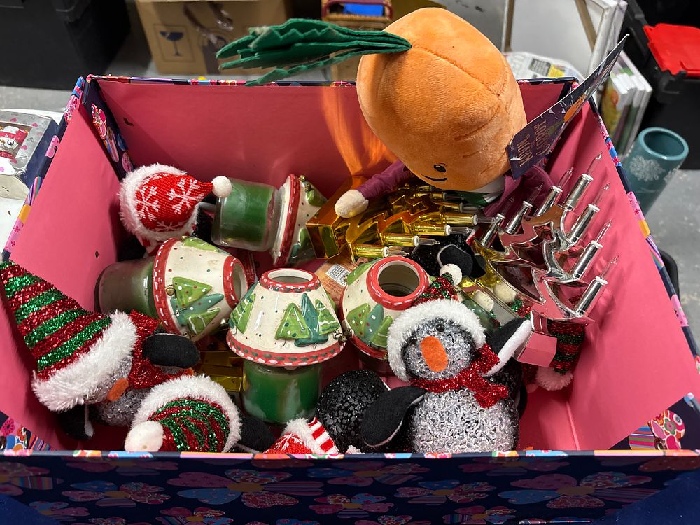 Lot 177: Box of Festive Light up stuff