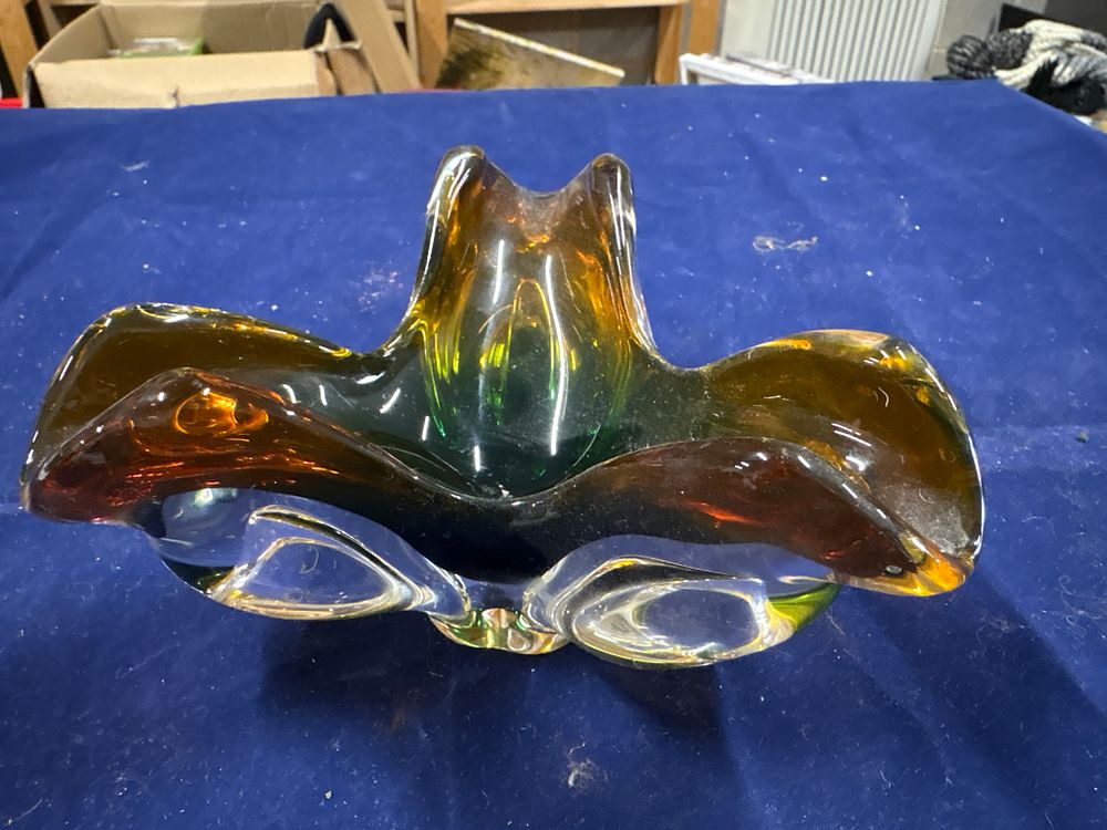 Lot 76a: Art Glass Bowl