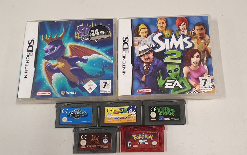Lot 221: Nintendo ds and gameboy games