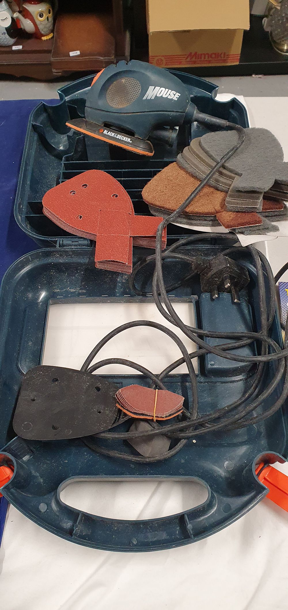 Lot 259: Black and decker mouse sander