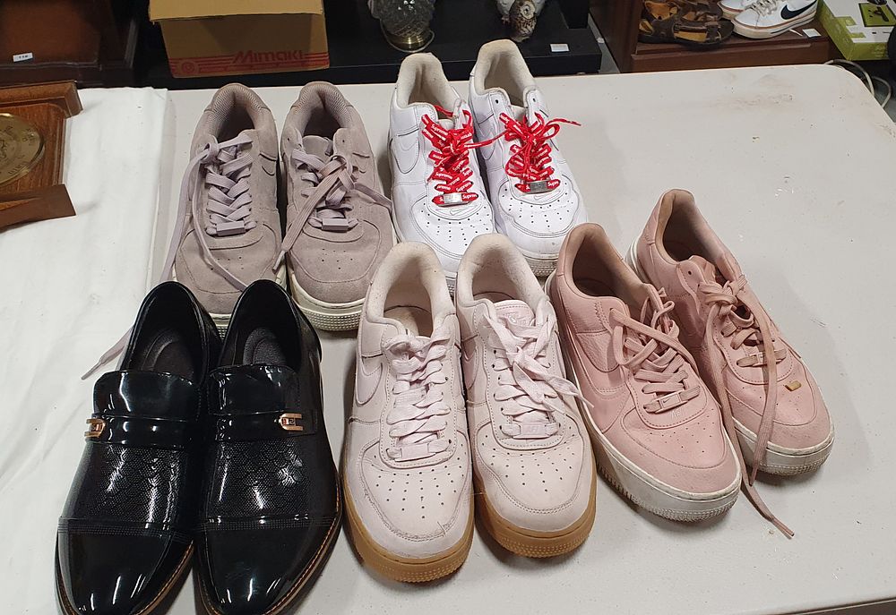 Lot 274: Nike trainers