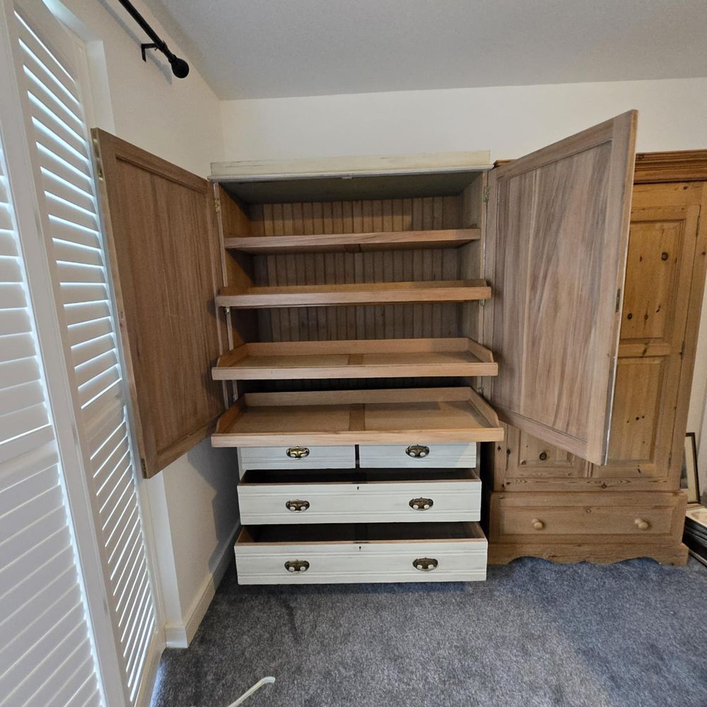 Lot 285: Large Edwardian Linen Press With 4 Drawers