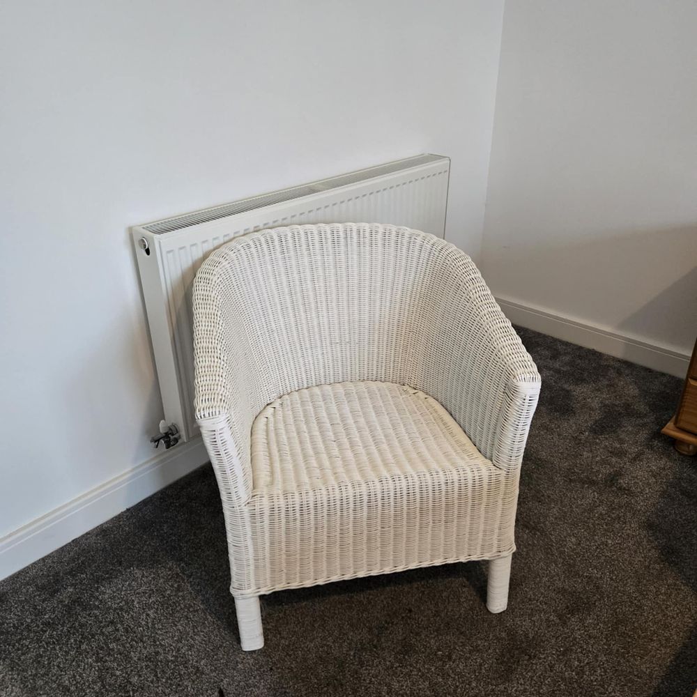 Lot 286: Large Wicker Chair