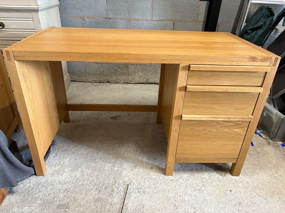 Lot 289: Solid Wood 3 Drawer Desk