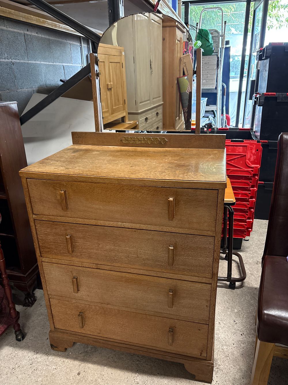 Lot 293: Chest of 4 Drawers With Mirror Top