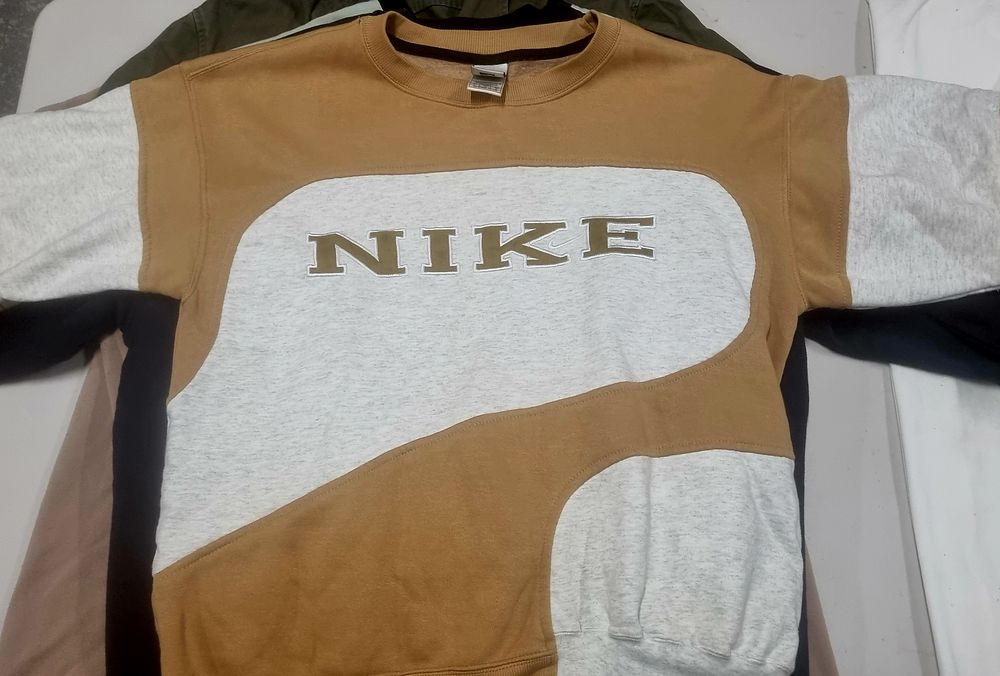 Lot 304: Lot of clothing