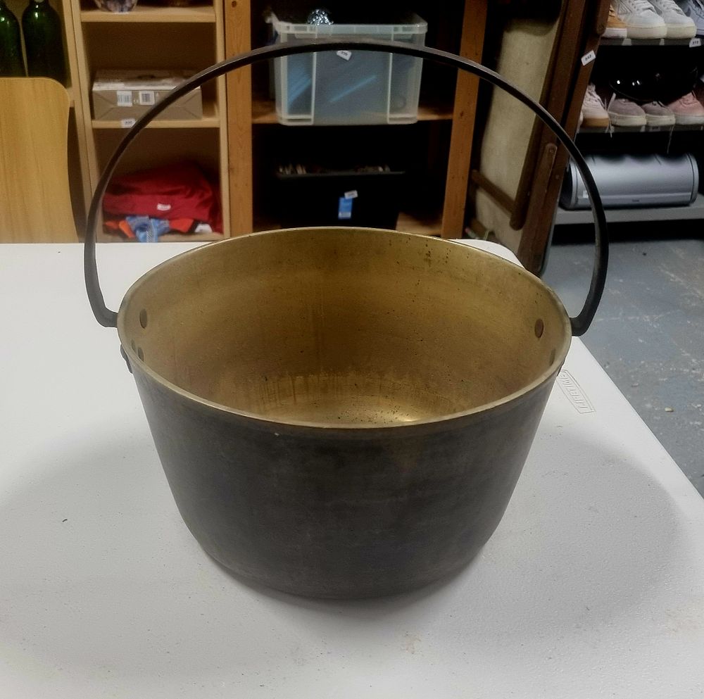 Lot 312: Large Jam brass pot