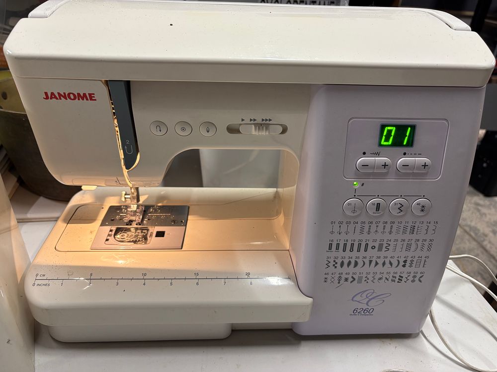 Lot 326: Janome 6260 Sewing Machine