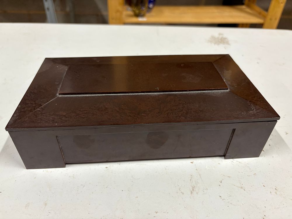 Lot 149: Vintage 1930’s Bakelite Cigarette Box Art Deco