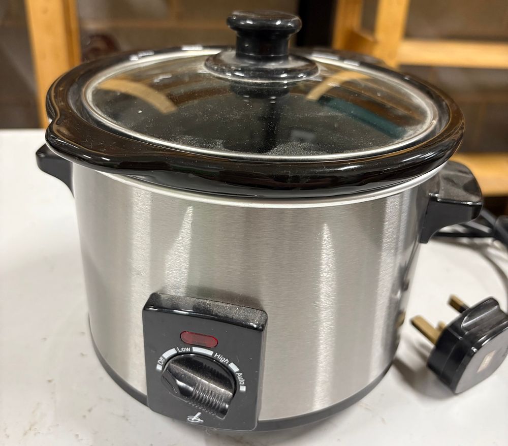 Lot 158: Small Slow Cooker