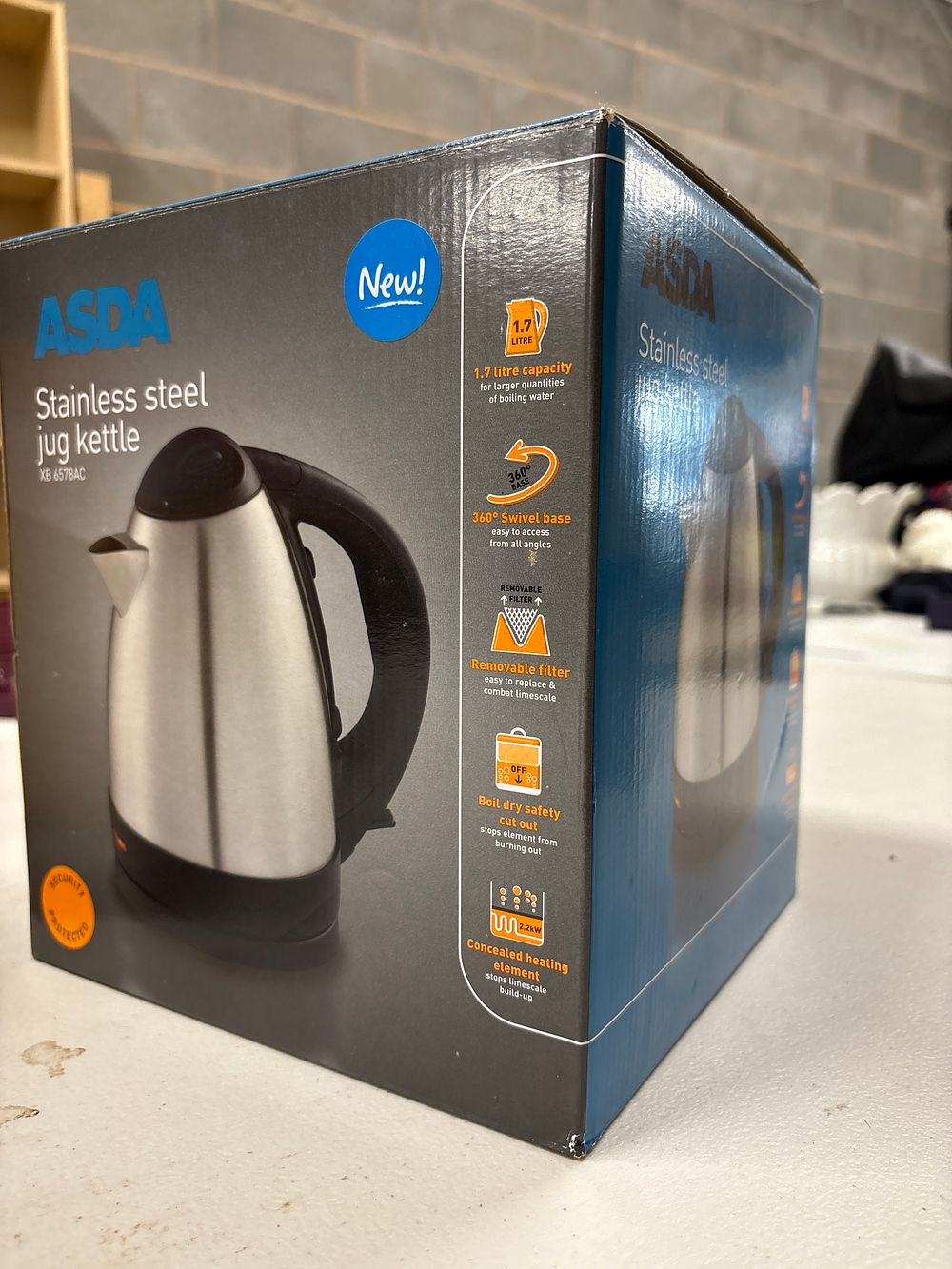 Lot 170: Boxed Jug Kettle