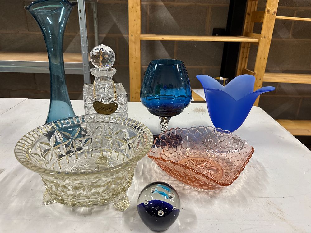 Lot 190: Seven Glass items includes