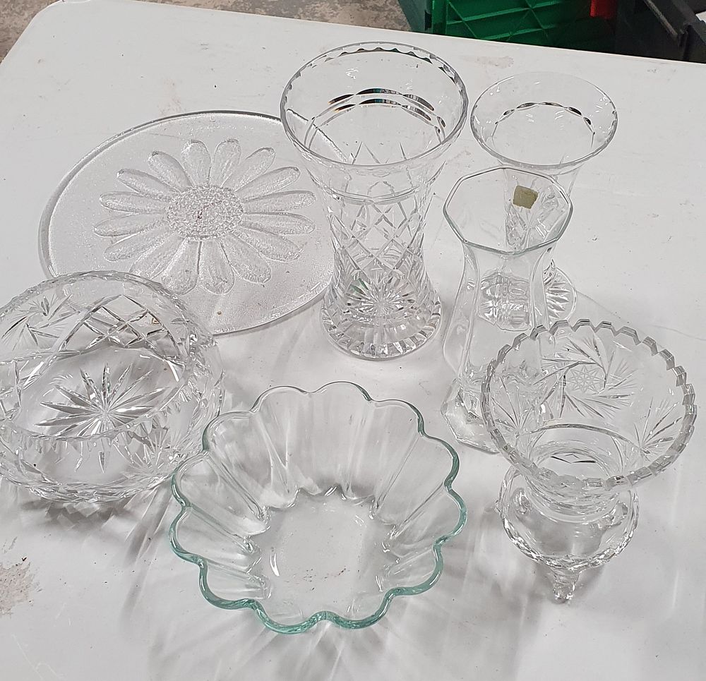 Lot 200: Selection of crystal glass items
