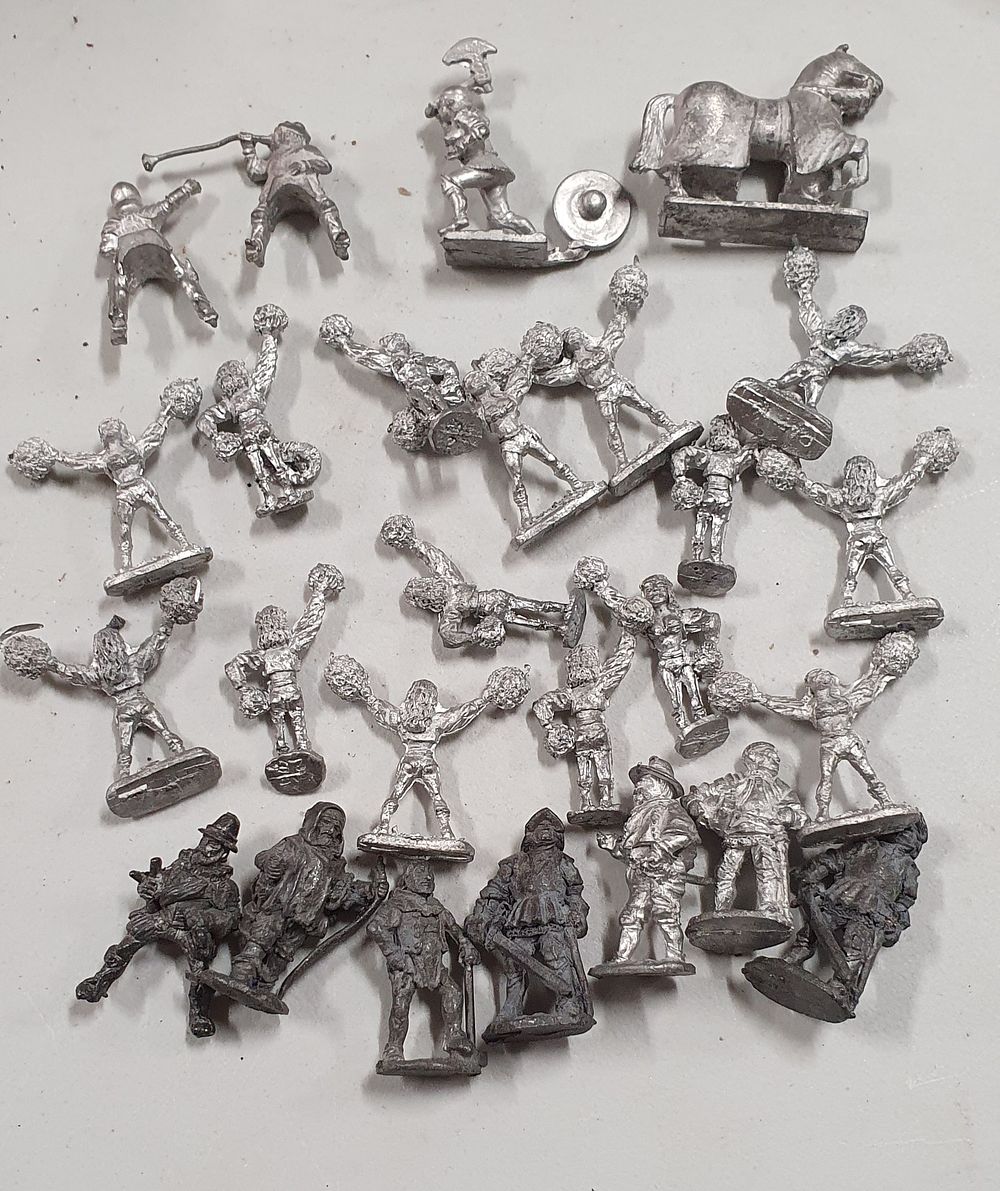 Lot 208: Warhammer type fantasy figures