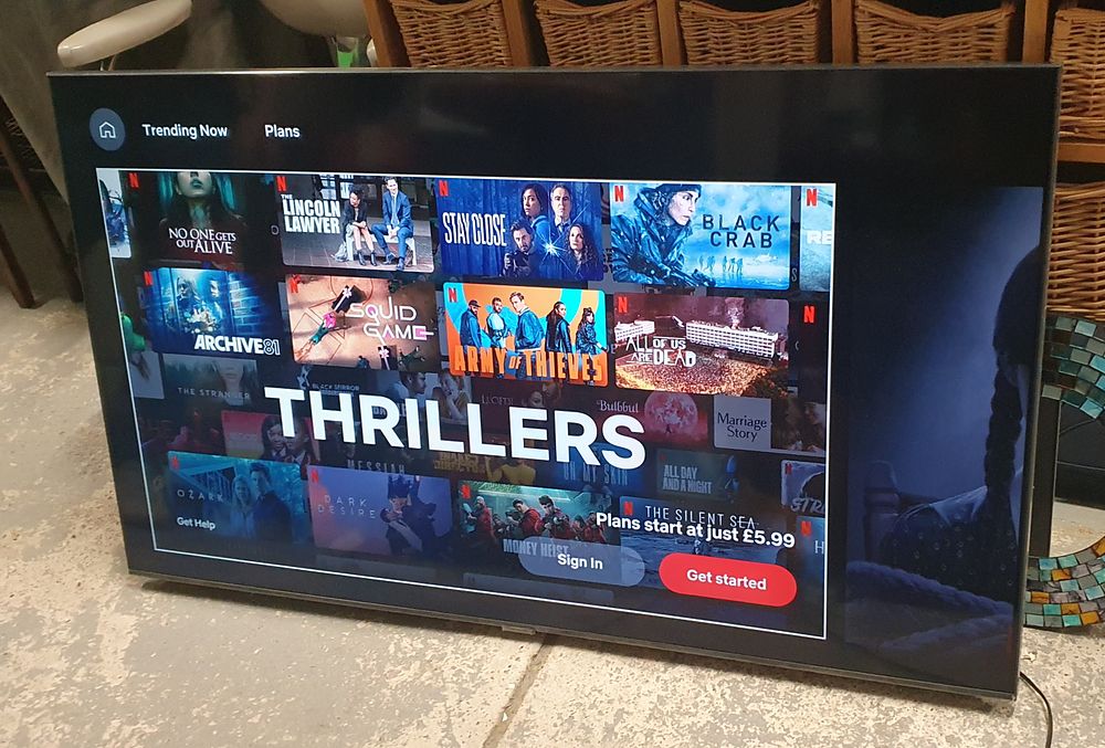 Lot 233: Samsung 55inch smart tv with remote