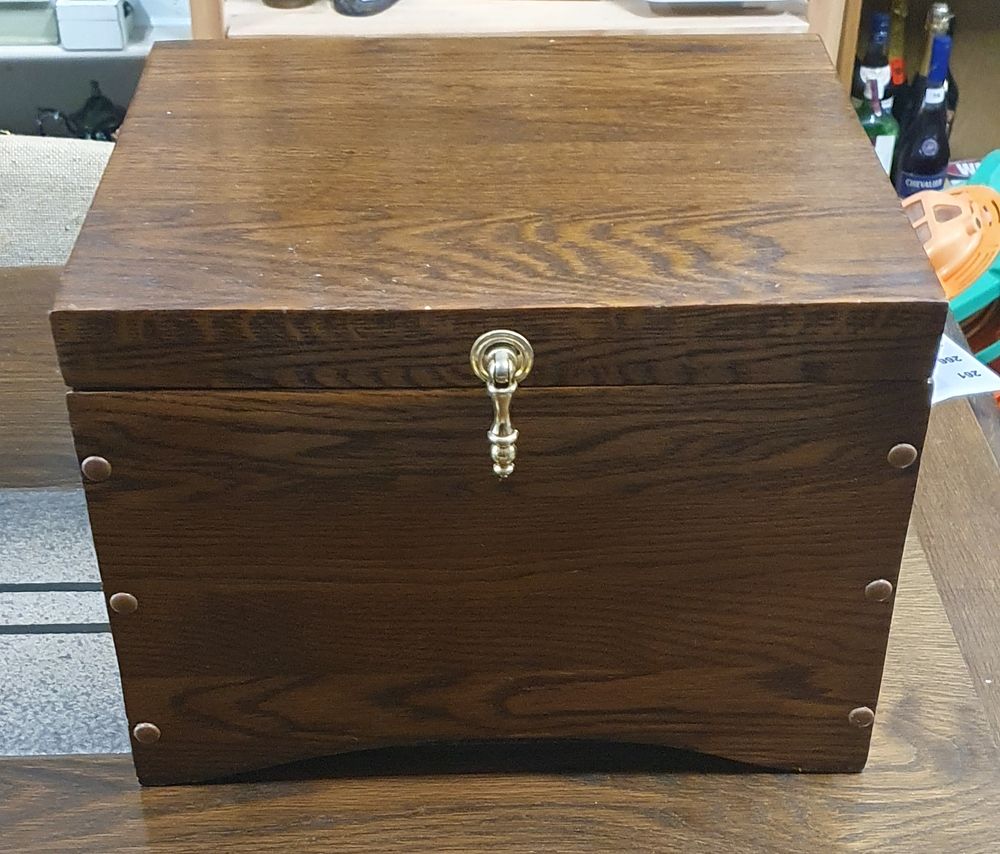 Lot 261: Wooden sewing / storage box