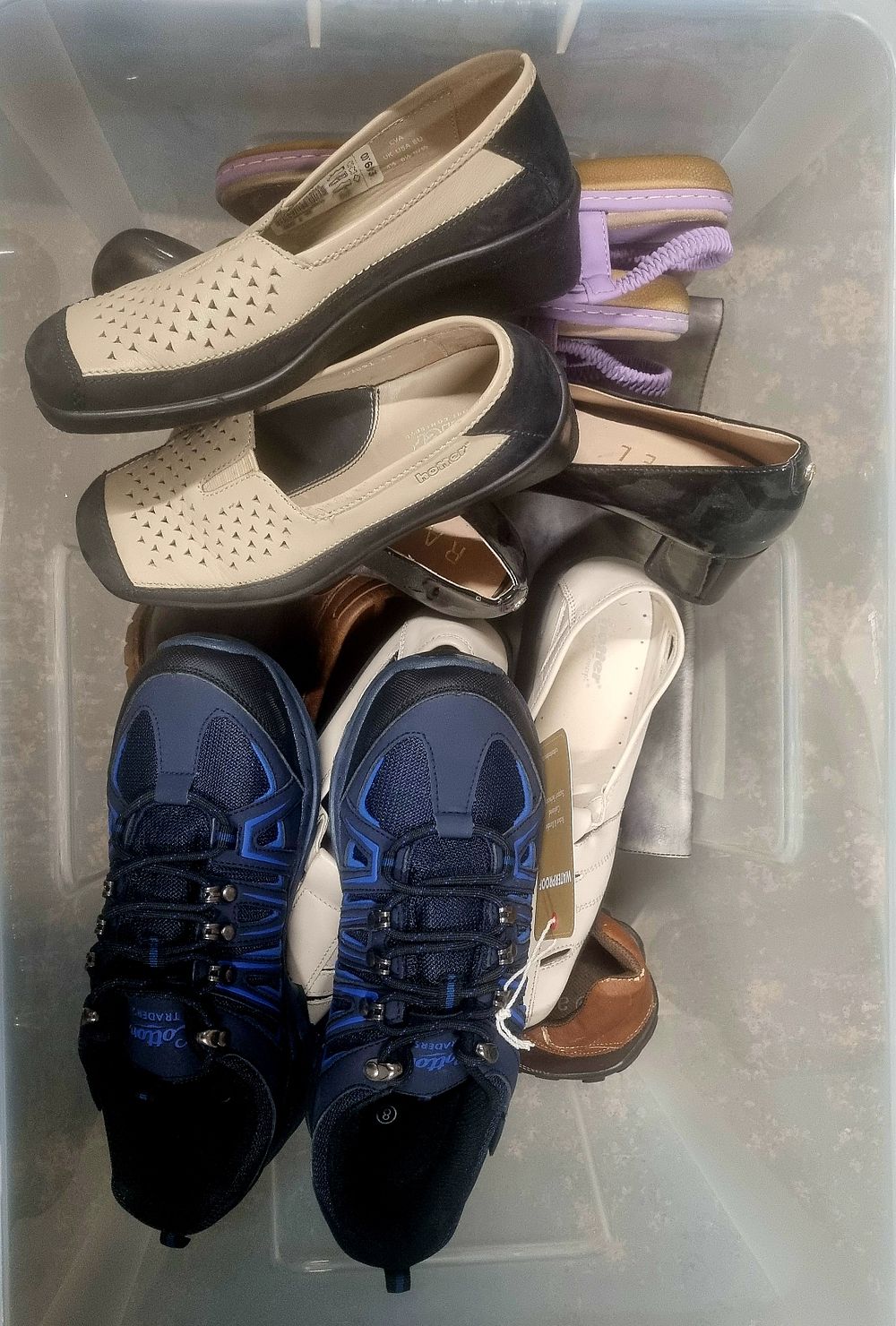 Lot 267: A lot of shoes including kitten traders