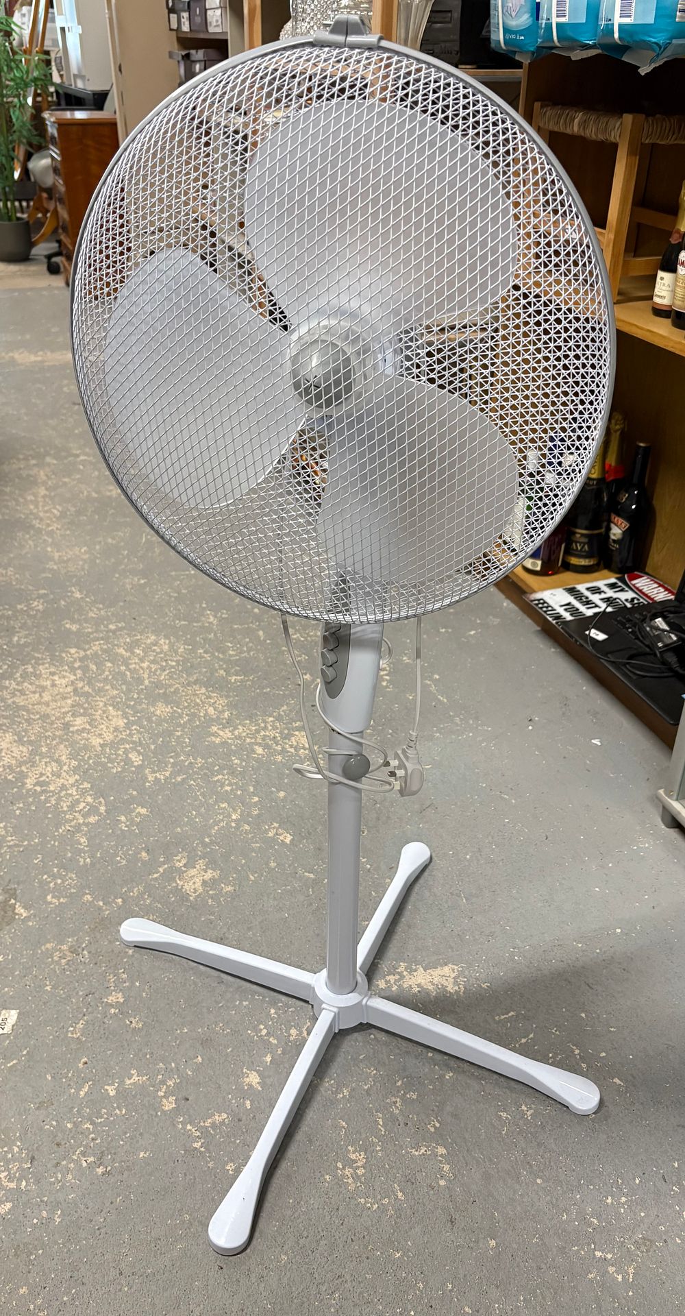 Lot 313: Oscillating Pedestal Fan
