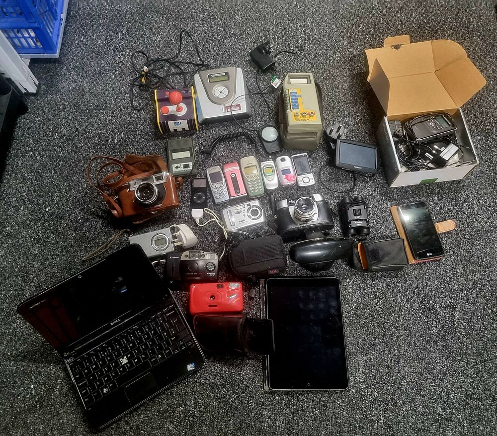 Lot 164: House clearance tech
