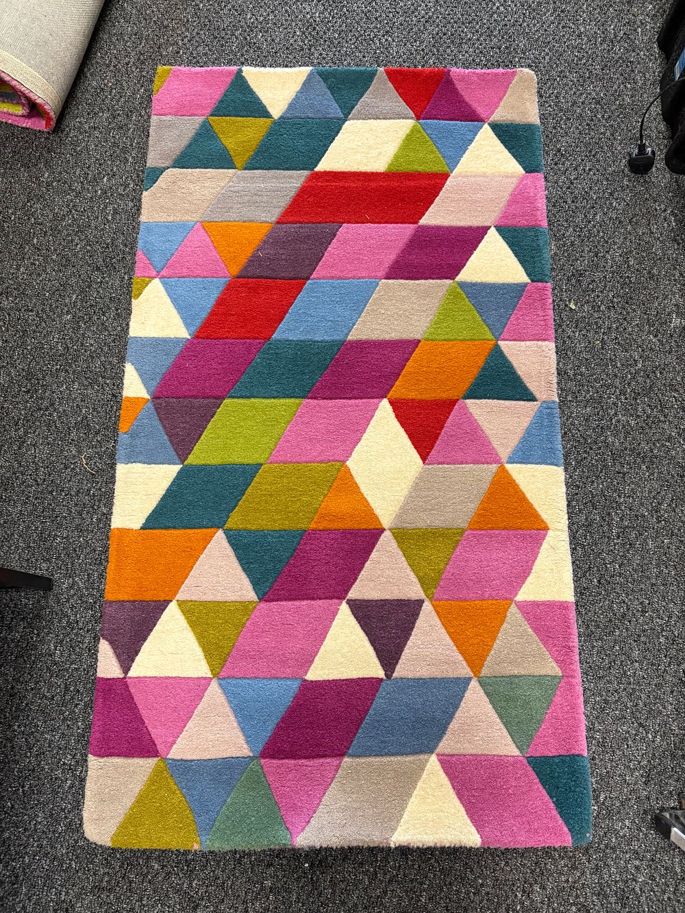 Lot 200: 100% wool Thick Rug 80 x 150cm